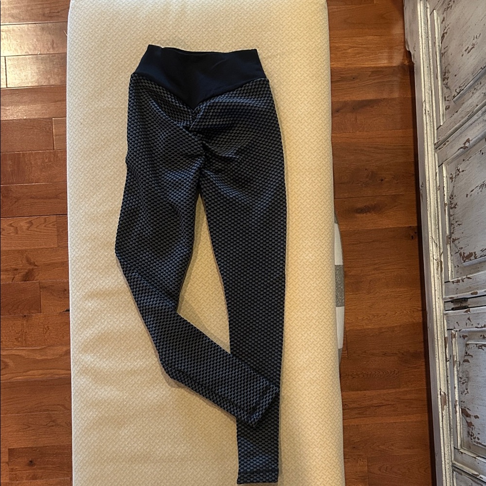 Black Textured Women’s Leggings runs small